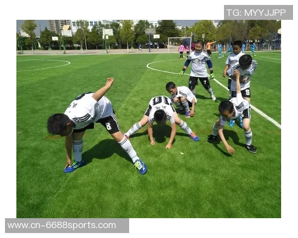 香蕉线足球的魅力与技巧解析让你在球场上尽显风采 香蕉线足球的魅力与技巧解析让你在球场上尽显风采